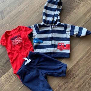 “mommy’s hero” fleece jogger set